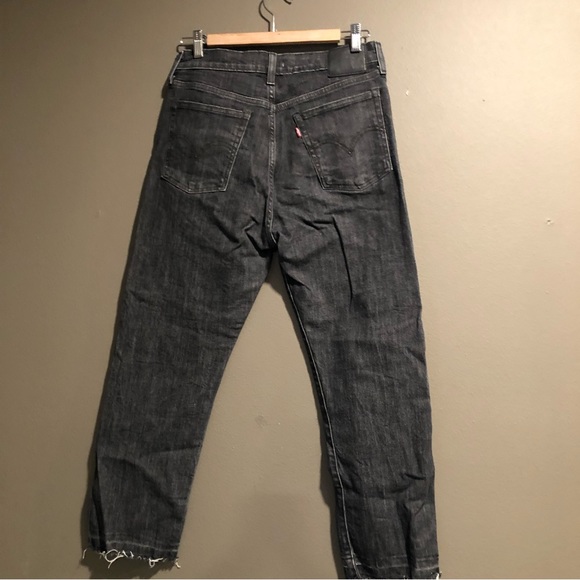 Levi Wedgie Straight Jeans Size 30 - Picture 2 of 6